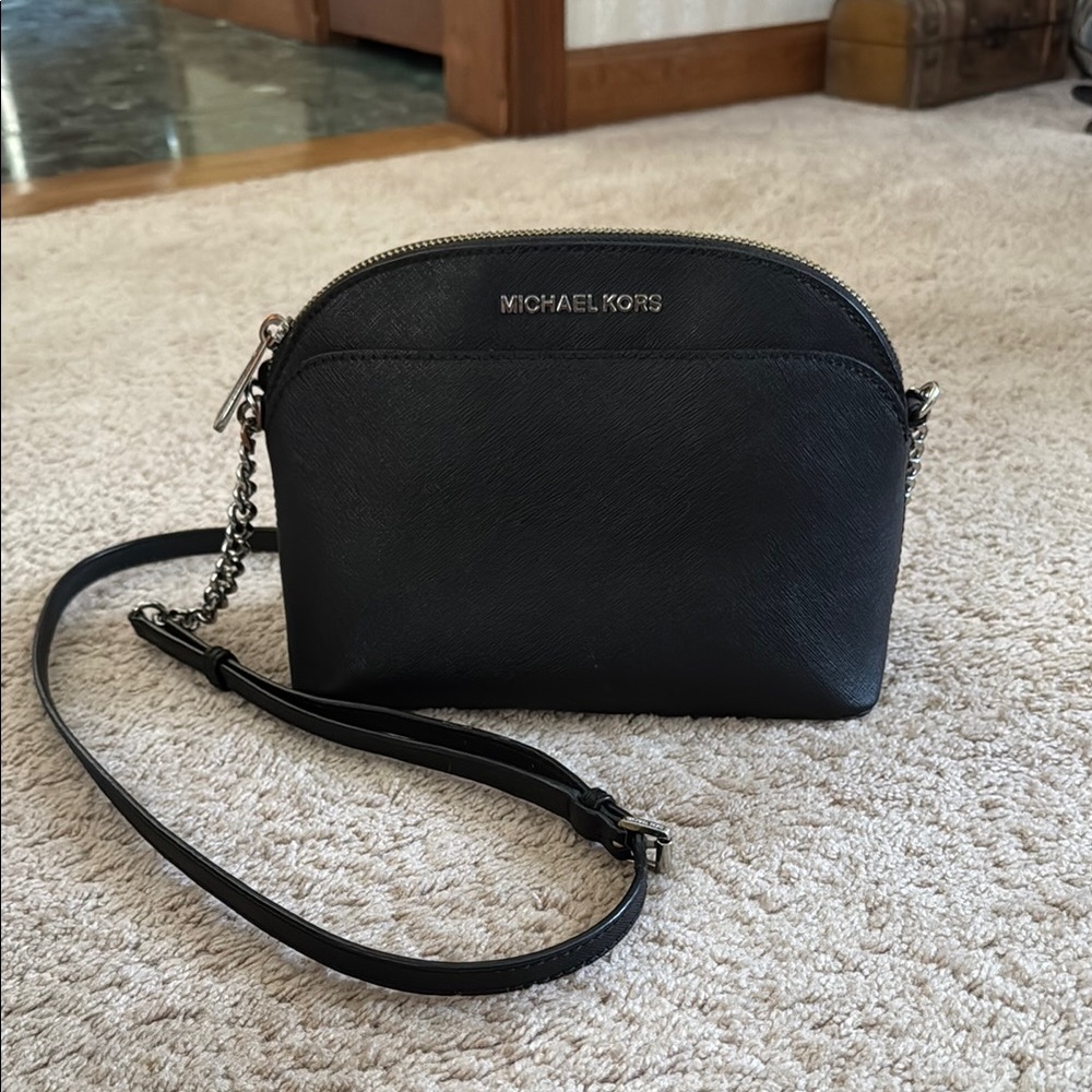 Michael Kors Black Crossbody Bag with Sleek Design